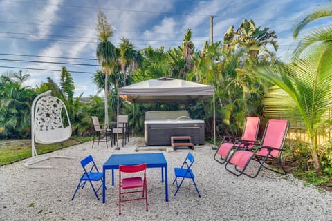 Largo House with Backyard Oasis and Proximity to Beach Maison in Indian Rocks Beach