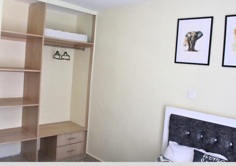 SIMBA'S NOOK - A modern Budget Studio Apartment in Syokimau, Nairobi with Fast WiFi & Netflix - Near the JKIA Airport, SGR Station & Gateway Mall Condo in Nairobi