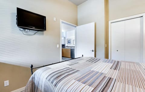 Chelan Resort Suites by DC Condo in Chelan (In Town)