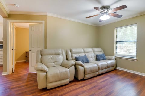 Cozy Texas City Guest House - 5 Mi to Beach! Appartement in Texas City
