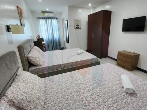 RiCres Hometel Double Bed R124 Hotel in Island Garden City of Samal