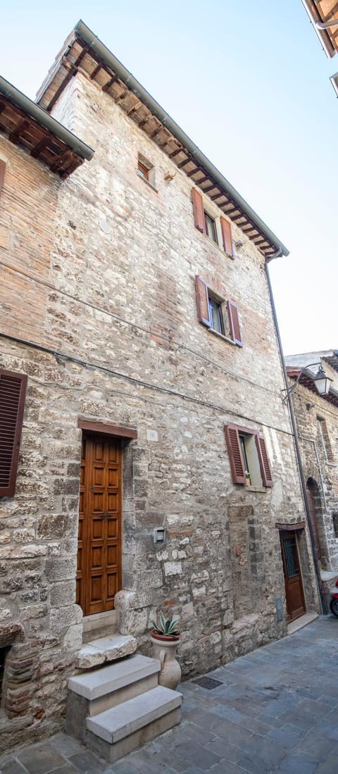 Casa Stella appartamento in centro su 3 piani ingresso indipendente Condo in Gubbio