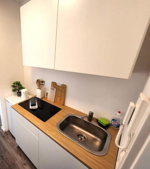 Modern Apartment with WIFI& Free Parking& TV EL-Living Apartment in Augsburg