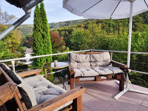 Natural landscape, View (from property/room), Balcony/Terrace, Seating area, Mountain view