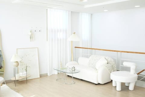 Evening Sunshine Apartment in Busan