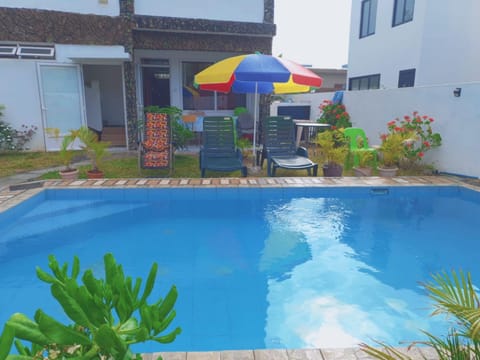 1st floor apartment out of three with pool near sandy beach nearby to rent Condominio in Pointe aux Biches