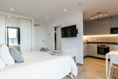 E1 Deluxe Studio-Hosted by Sweetstay Condominio in Gibraltar