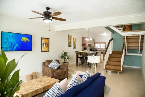 Captivating 2-Bed Town-House in Kingston Casa in Kingston