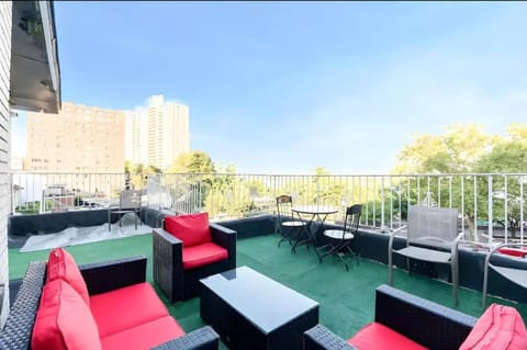 Skyline View 20 minutes to Time Square #1 Condo in North Bergen