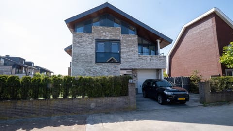 Big 5-bedroom house in Capelle aan den IJssel House in Rotterdam