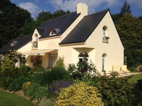 Facade/entrance, Garden