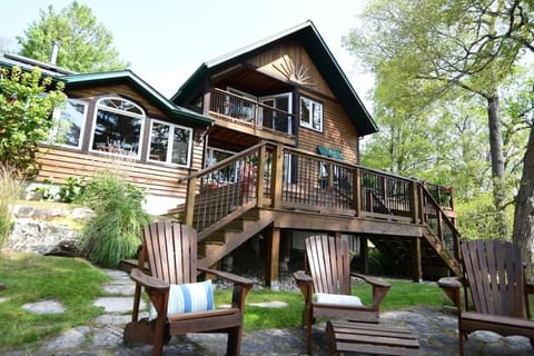Sunset Cove Waterfront nature retreat with bunkie Haus in Rideau Lakes