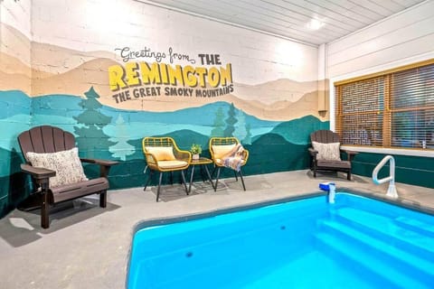 Sleeps 12! • Rare Private Pool • Dollywood 5 Mins Haus in Sevierville