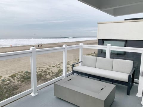 Oceanfront Penthouse On Sand - Epic Views/Sunsets! Condo in Sunset Beach