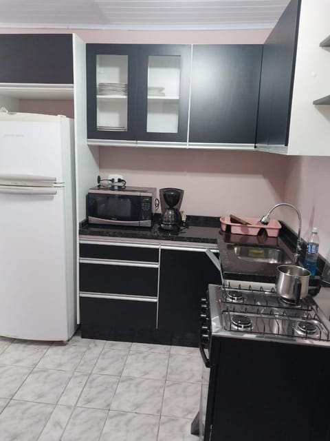 Kitchen or kitchenette, minibar, stove