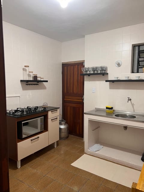 Kitchen or kitchenette, minibar, stove