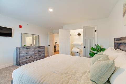 Cozy Escape with Modern Comfort in Central Auburn - 1BD, 1BA Apartment Condo in Auburn