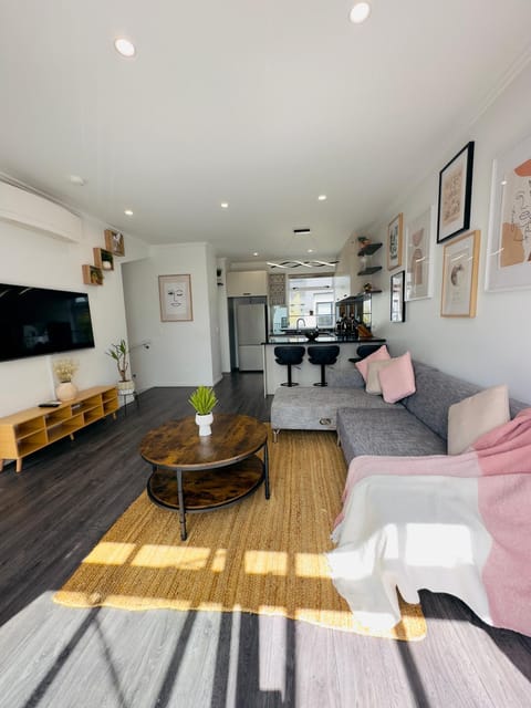 Plush 3 bedroom property in Hobsonville Apartment in Auckland