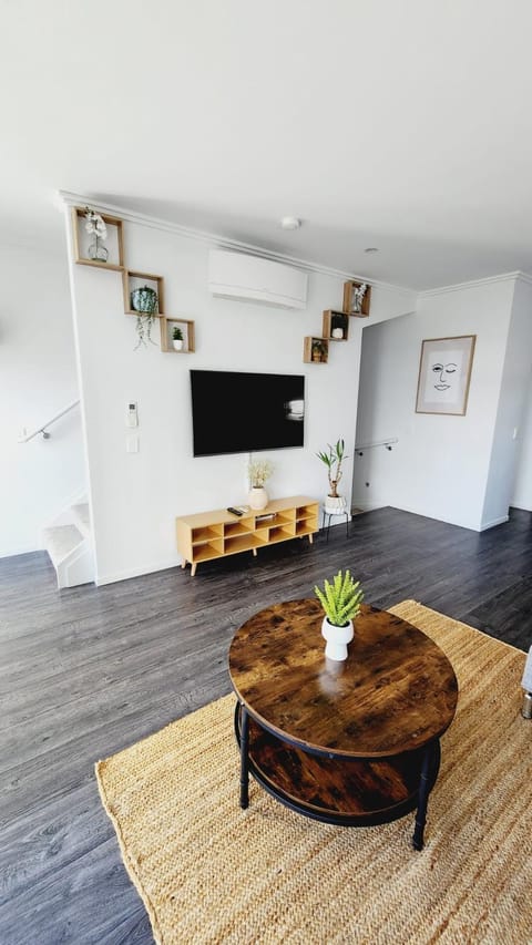 Plush 3 bedroom property in Hobsonville Apartment in Auckland