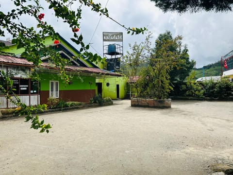 Property building, Garden view, Parking