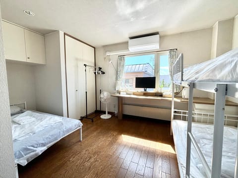 ShareHouse新琴似,駐車無料,麻生駅バス直通 Vacation rental in Sapporo