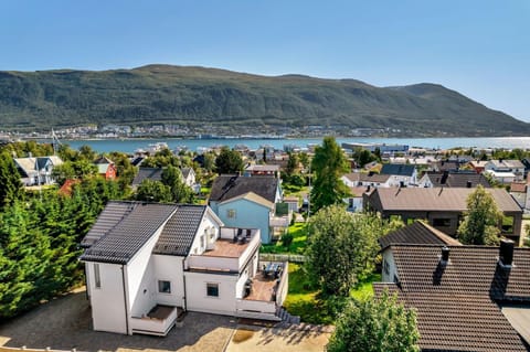 Property building, Neighbourhood, Bird's eye view, Mountain view