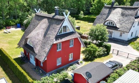 Property building, Garden, Garden view, Parking