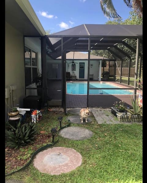 Secluded Garden Alquiler vacacional in Lauderhill