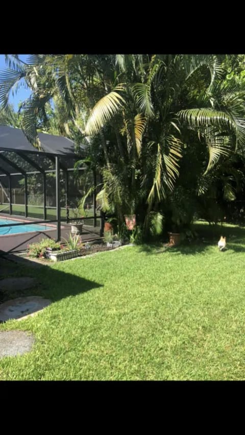 Secluded Garden Alquiler vacacional in Lauderhill