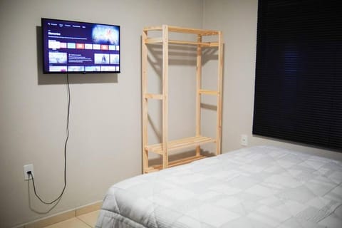 Bed, TV and multimedia, Bedroom