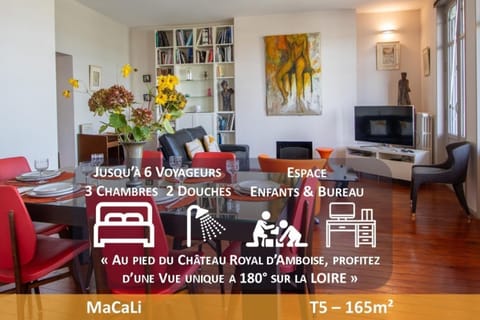 Living room, Text overlay