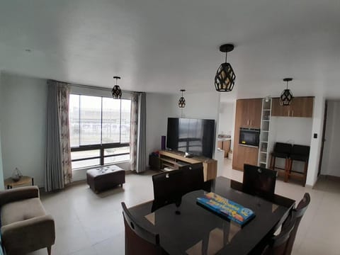 Communal lounge/ TV room, TV and multimedia, Kitchen or kitchenette, Living room, Seating area