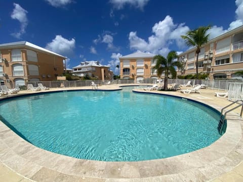 Flamboyant Oasis Apartment in Sint Maarten