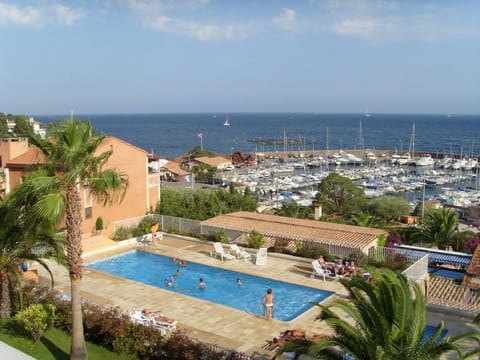 Baie de la Méditerranée Apartment in Saint-Raphael