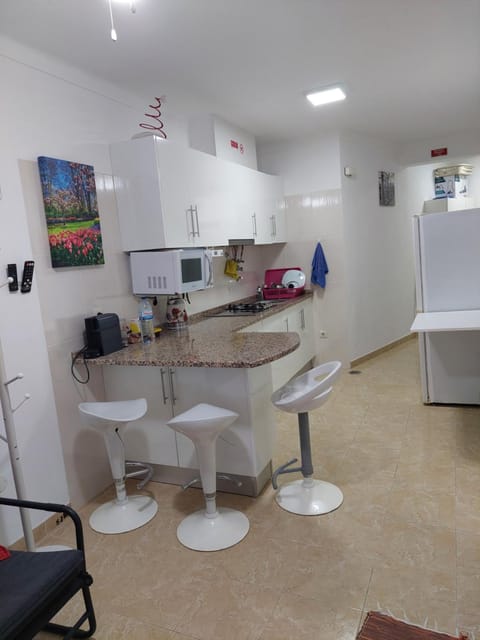 Coffee/tea facilities, Kitchen or kitchenette, minibar, stove