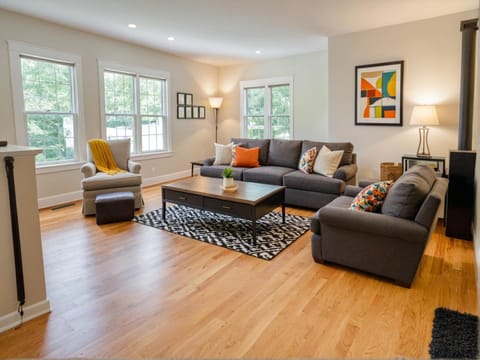 Living room, Seating area