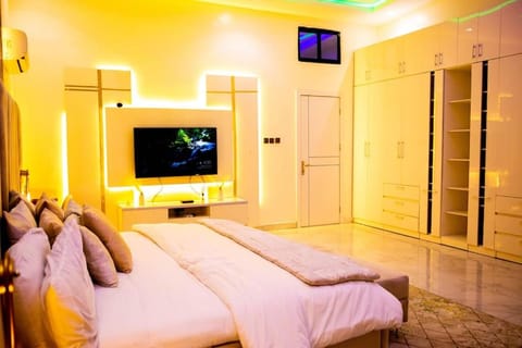 RR Apartment: White Terrace (Four-bedroom) Condominio in Lagos