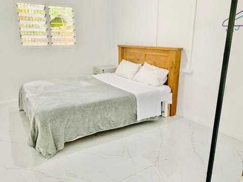 Tonga Cottage - Private Double Room Shared Facility Alojamiento y desayuno in Nuku'alofa