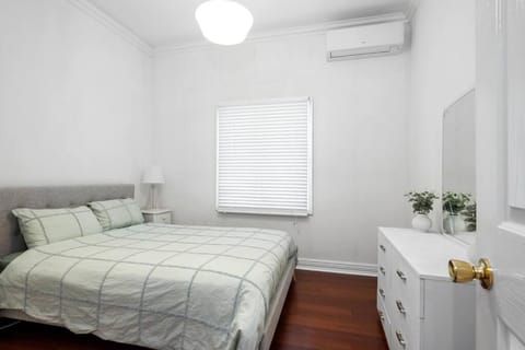 Bed, Photo of the whole room, Bedroom, wardrobe, air conditioner