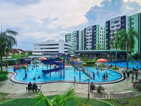 Waterpark PoolFront Suite PoolView & Netflix @Ipoh Condominio in Ipoh