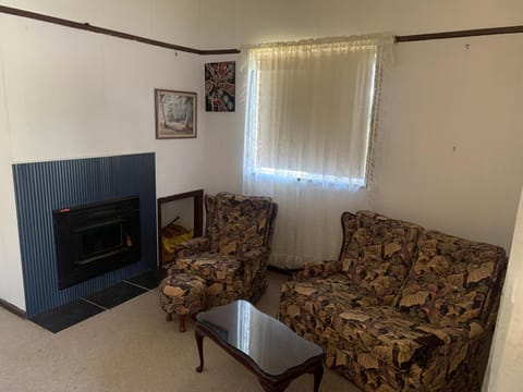 TV and multimedia, Living room, Seating area, flat iron