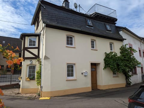 Property building, Day, Neighbourhood, Street view