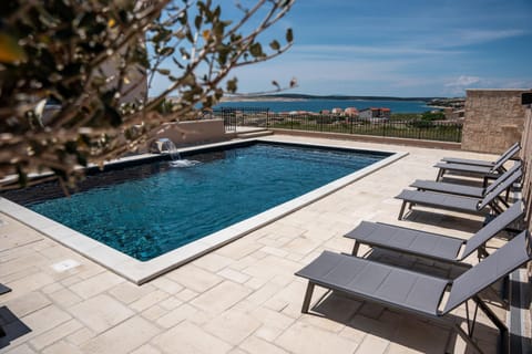 Balcony/Terrace, Swimming pool