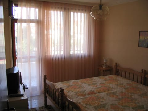 Day, Photo of the whole room