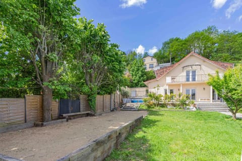 Maison de 4 chambres avec jardin clos et wifi a Le Pecq House in Saint-Germain-en-Laye