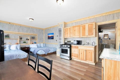 12Private Room with Kitchen Dog Friendly Leadville Condominio in Leadville