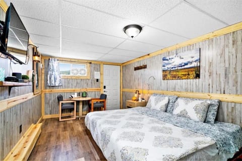 9 Newly Renovated Dog Friendly Room Leadville Condo in Leadville