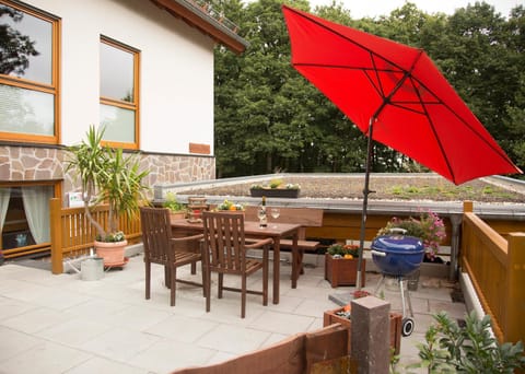 Property building, BBQ facilities, Balcony/Terrace