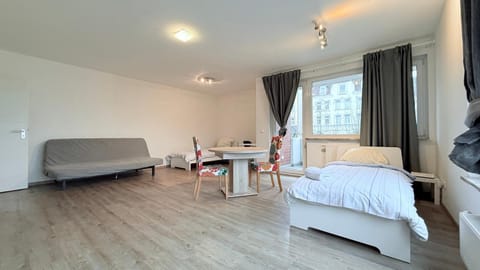 Bed, Living room, Photo of the whole room, Seating area, Dining area, Bedroom
