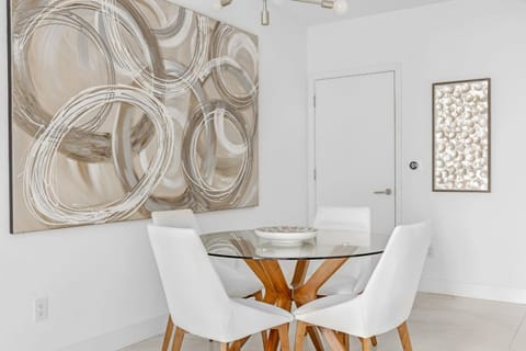 Living room, Decorative detail, Dining area